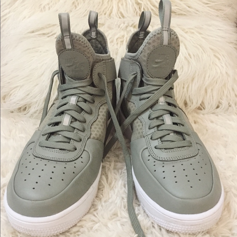 Women’s Nike Airforce 1 Ultraforce Mid
